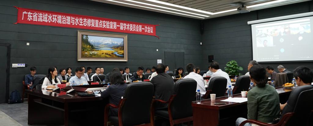 弹珠台游戏