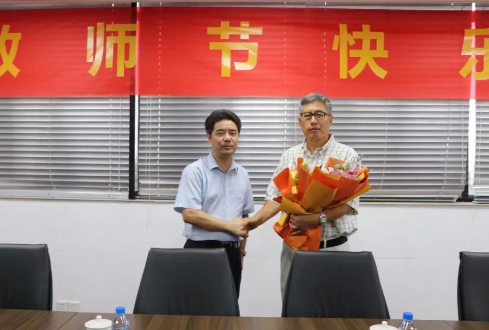 弹珠台游戏