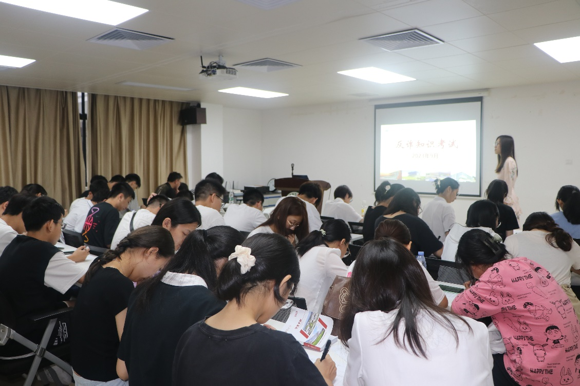弹珠台游戏