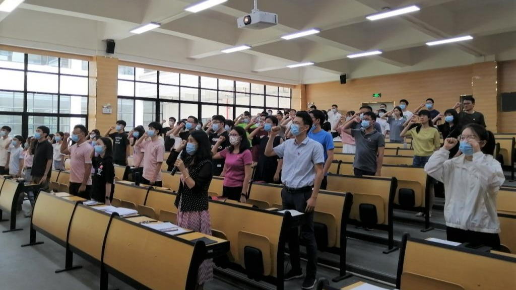 弹珠台游戏