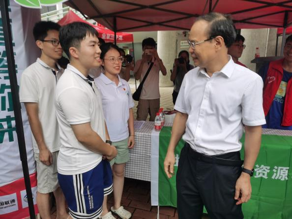 弹珠台游戏